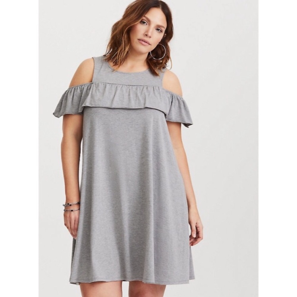 🌺 Cold Shoulder Swing Dress